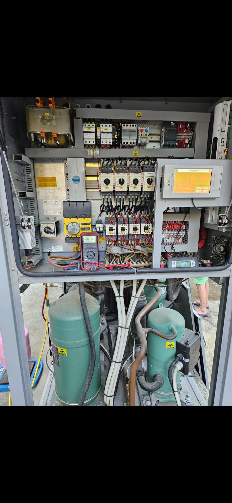 Tablou de comandă complex cu HMI, variator de frecvență și compresoare Bitzer