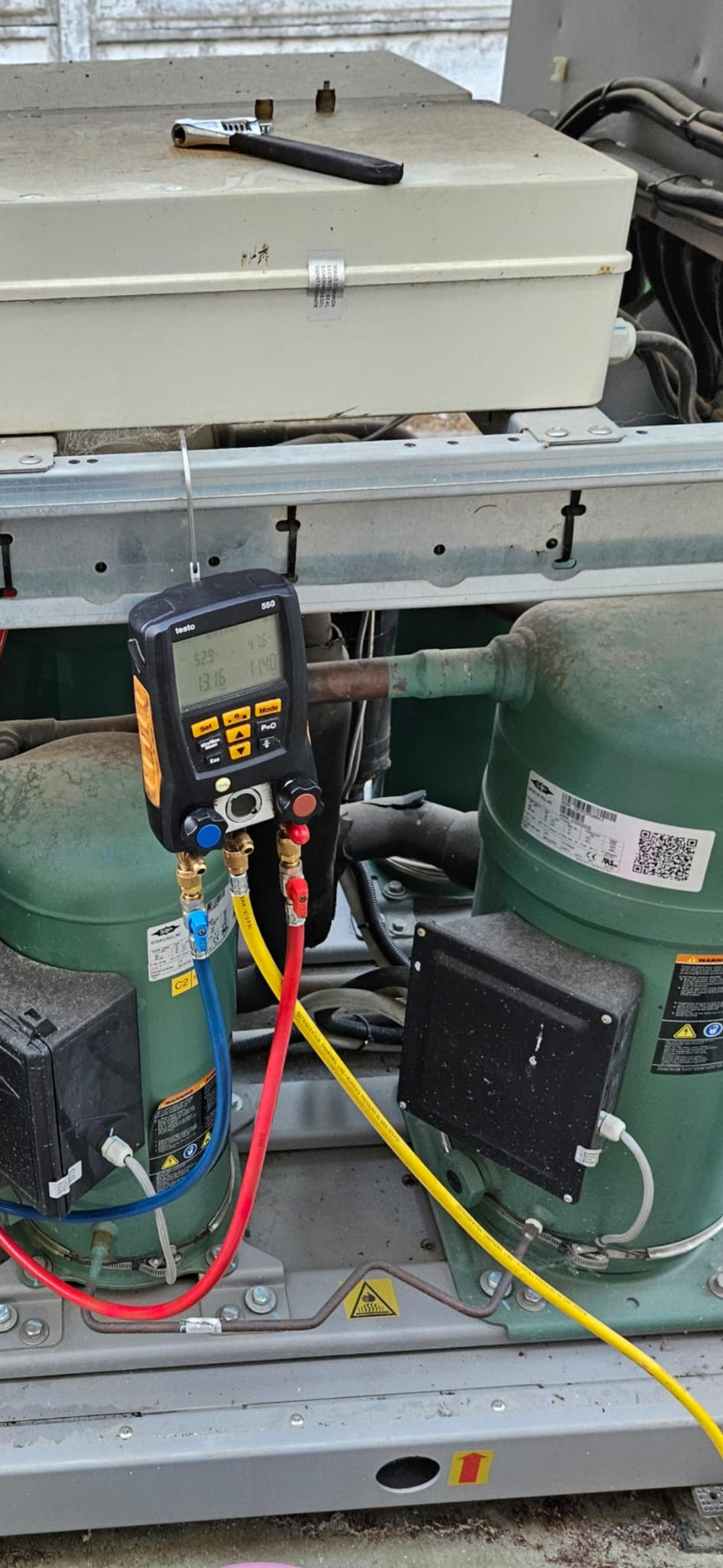 Diagnoză sistem frigorific cu manifold digital Testo pe compresoare