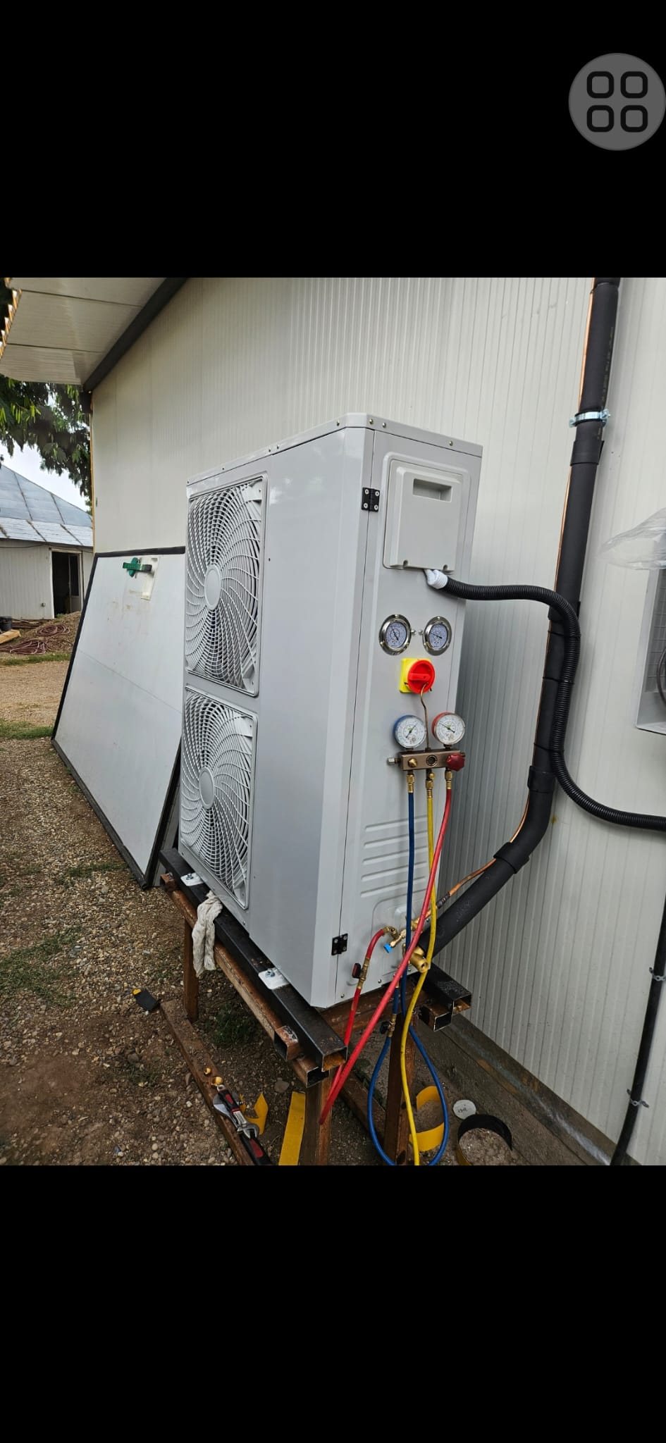 Unitate frigorifică compactă în montaj cu echipamente de măsură conectate